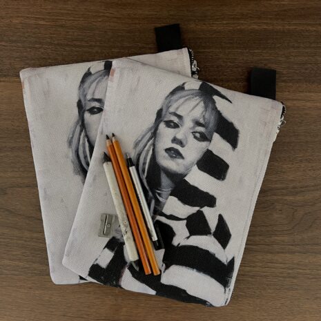 2+2=5Artbag 2+2=5Artbag